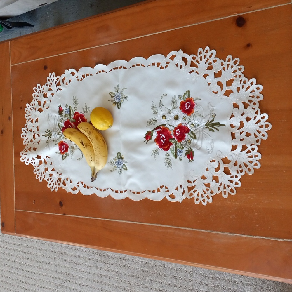 Vintage Embroidered Tablecloth / under-makeup cloth floral boho cute